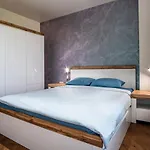 Luxury In Building K55 With Free Garage Daire Varna