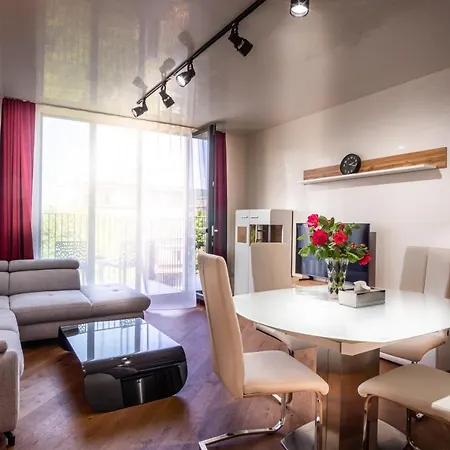 Luxury In Building K55 With Free Garage アパート *