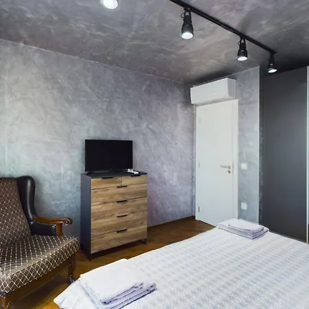 Luxury In Building K55 With Free Garage アパート