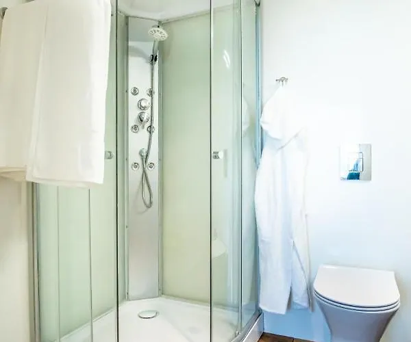 Luxury In Building K55 With Free Garage Warna